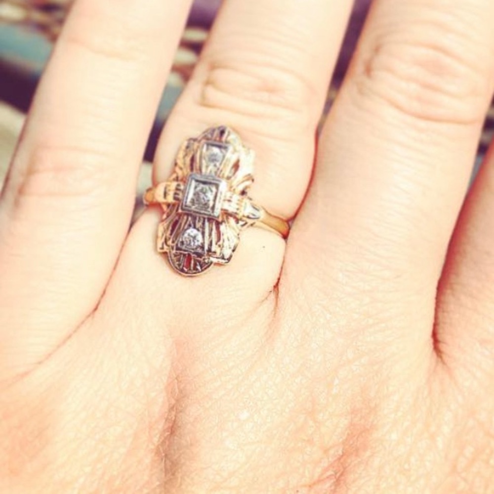 Beautiful Art Deco diamond ring.